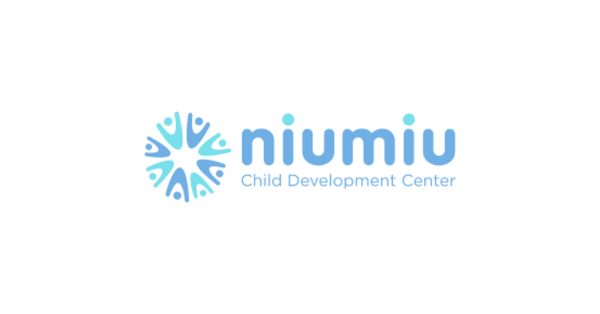 Penjaga Taman Bermain di Klinik Niumiu Child Development Center (CDC)