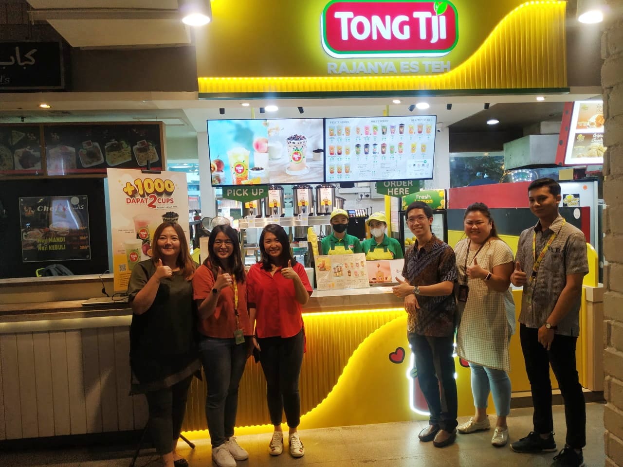 Koordinator Es Teh PT Tong Tji Tea Indonesia (Tong Tji Group)
