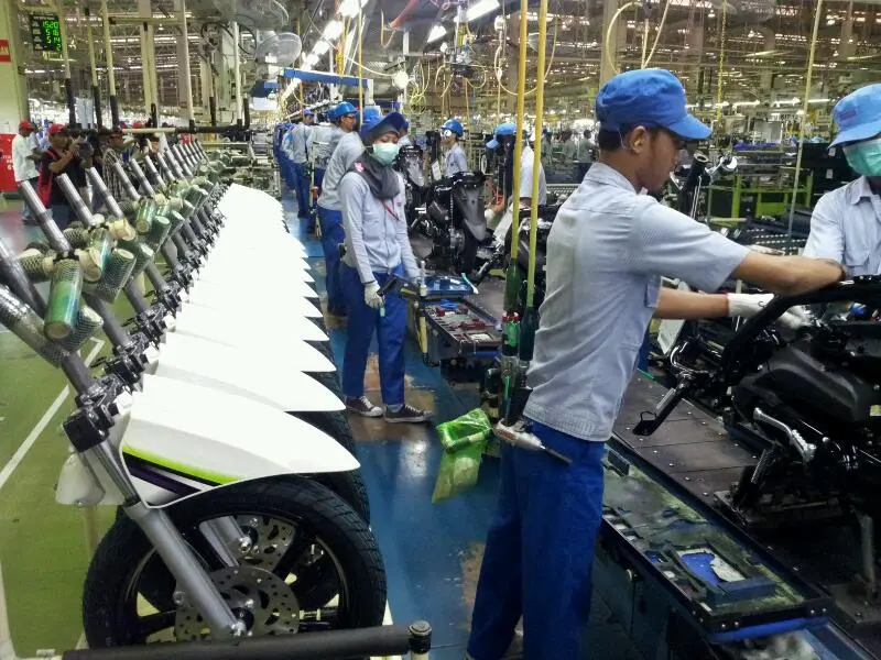 Operator Produksi di PT Yamaha Motor Manufacturing Indonesia